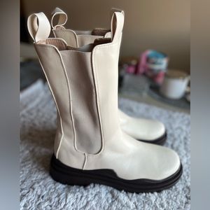 Lug sole flat boot, cream, brand new, size 11
